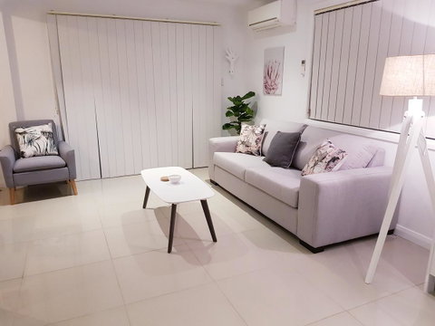 BookerBay Retreat! - Goulburn Accommodation 3