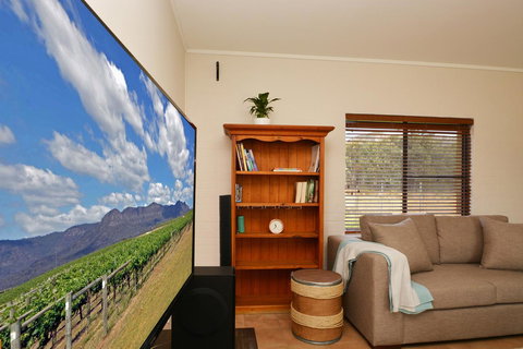 JE Guesthouse, Central To All The Hunter Valley Has To Offer - Goulburn Accommodation 5