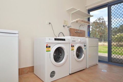 JE Guesthouse, Central To All The Hunter Valley Has To Offer - Goulburn Accommodation 38