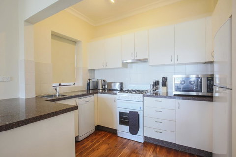 Ultimate Bondi Escape #2 - A Bondi Beach Holiday Home - Goulburn Accommodation 4