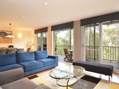 Villa De Saran Located Within Cypress Lakes - Goulburn Accommodation 0