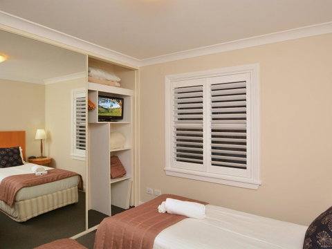 Villa De Saran Located Within Cypress Lakes - Goulburn Accommodation 10