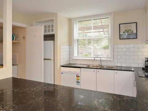 Villa De Saran Located Within Cypress Lakes - Goulburn Accommodation 3