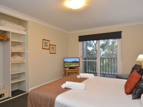 Villa De Saran Located Within Cypress Lakes - Goulburn Accommodation 1