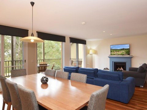 Villa De Saran Located Within Cypress Lakes - Goulburn Accommodation 6