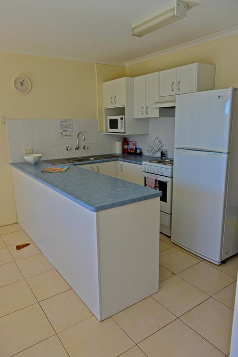 Beach House Holiday Apartments - Goulburn Accommodation 12