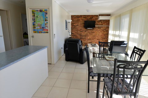 Beach House Holiday Apartments - Goulburn Accommodation 8