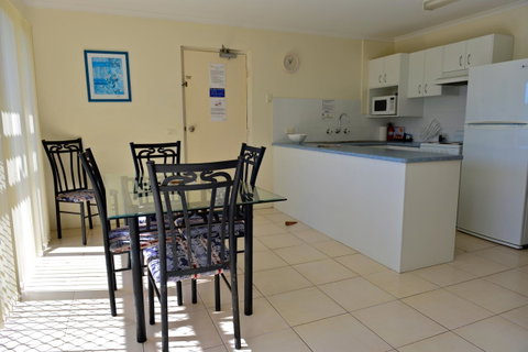 Beach House Holiday Apartments - Goulburn Accommodation 11
