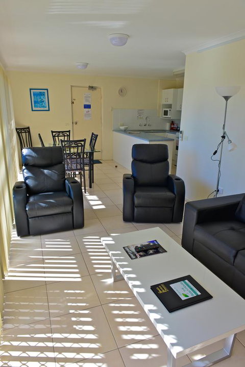 Beach House Holiday Apartments - Goulburn Accommodation 7