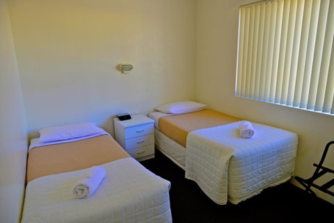 Beach House Holiday Apartments - Goulburn Accommodation 9