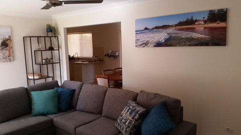 Twin Palms Holiday House At Lighthouse - Goulburn Accommodation 9