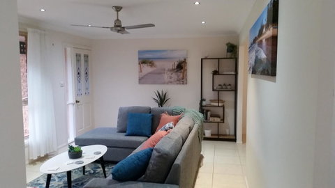 Twin Palms Holiday House At Lighthouse - Goulburn Accommodation 5