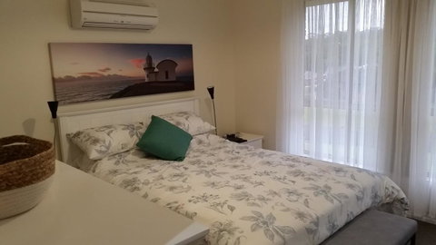 Twin Palms Holiday House At Lighthouse - Goulburn Accommodation 1