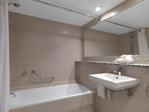 Crowne Plaza Sydney Airport, An IHG Hotel - Goulburn Accommodation 26
