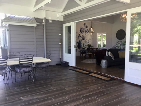 Chanticleer Gardens Barn Cottage With A Pool - Goulburn Accommodation 10