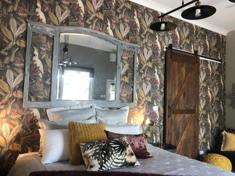 Chanticleer Gardens Barn Cottage With A Pool - Goulburn Accommodation 20