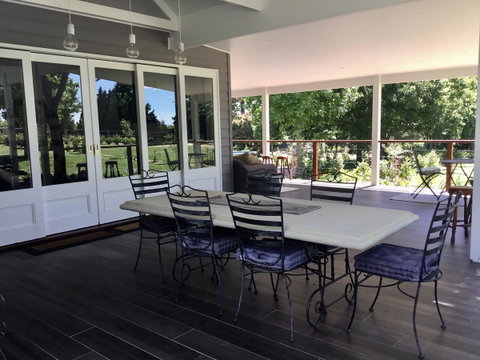 Chanticleer Gardens Barn Cottage With A Pool - Goulburn Accommodation 5
