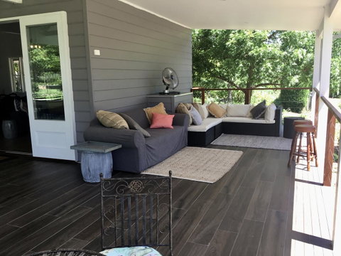 Chanticleer Gardens Barn Cottage With A Pool - Goulburn Accommodation 1