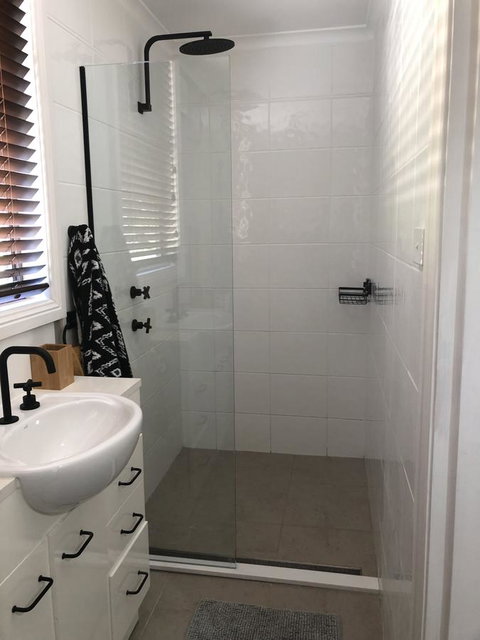 Chanticleer Gardens Barn Cottage With A Pool - Goulburn Accommodation 24