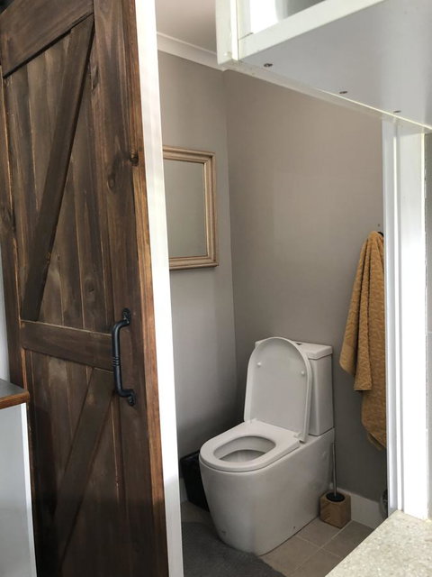 Chanticleer Gardens Barn Cottage With A Pool - Goulburn Accommodation 21