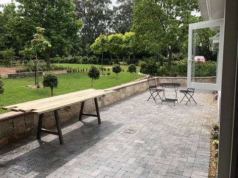 Chanticleer Gardens Barn Cottage With A Pool - Goulburn Accommodation 26