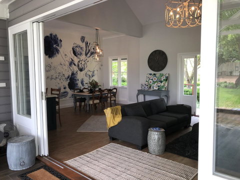 Chanticleer Gardens Barn Cottage With A Pool - Goulburn Accommodation 28