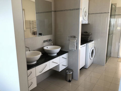 OceanScape Luxury Beachfront Villas - Goulburn Accommodation 4