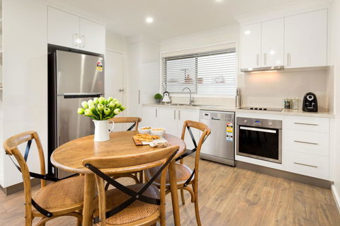 Sleeping In Style - Central & Sophisticated - Goulburn Accommodation 6