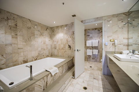 Hilton Darwin - Goulburn Accommodation 35