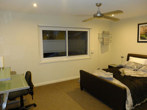 Rock Wallaby - Goulburn Accommodation 6