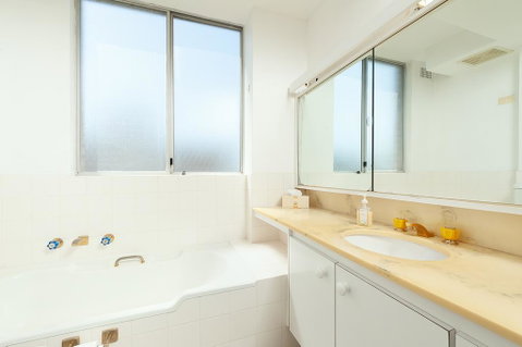 Bondi Apt. For 4 With Panoramic Ocean And Park Views - Goulburn Accommodation 3