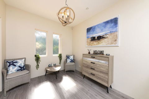 Booti Booti Chateau Lakeside - Goulburn Accommodation 2