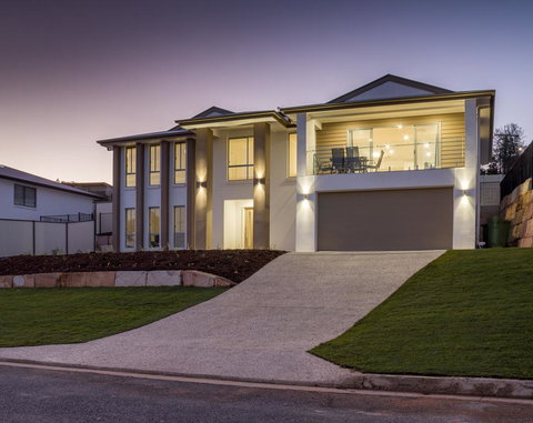 Brand New Executive Living - Goulburn Accommodation 0