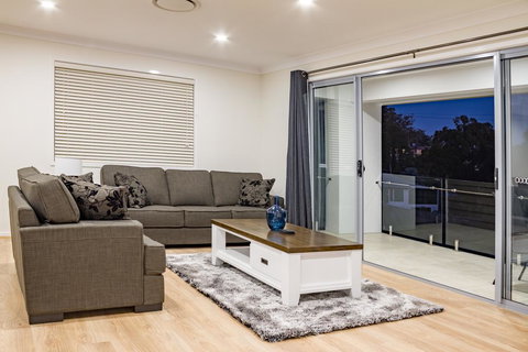 Brand New Executive Living - Goulburn Accommodation 3