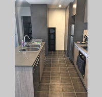 Bright Modern Stylish - Top Floor Apt - Woden - Goulburn Accommodation