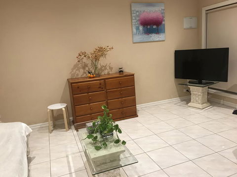 Cairnlea St Albans Townhouse - Goulburn Accommodation 0