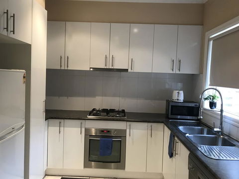 Cairnlea St Albans Townhouse - Goulburn Accommodation 2