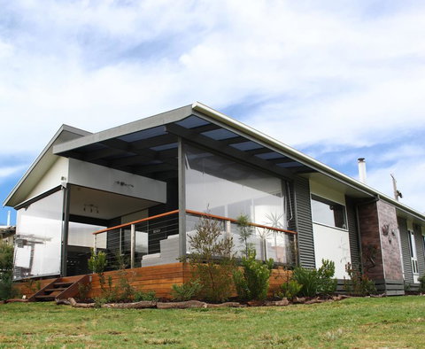 Captain's Cottage - Goulburn Accommodation 0