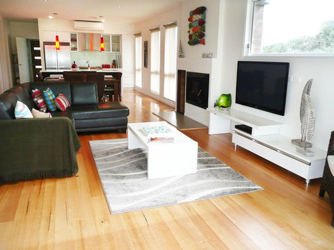 Captain's Cottage - Goulburn Accommodation 3