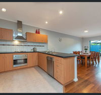 Cardiff St House - Goulburn Accommodation