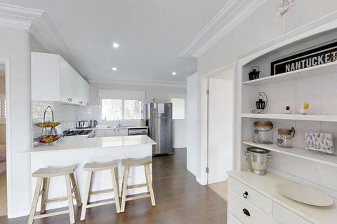 Casa Sorella - Beachfront Family Home - Goulburn Accommodation 3