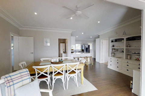 Casa Sorella - Beachfront Family Home - Goulburn Accommodation 2