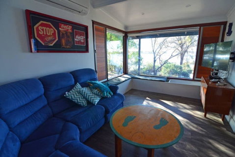 CDC-625 Beach House - Goulburn Accommodation 2