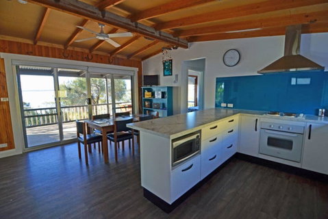 CDC-625 Beach House - Goulburn Accommodation 0