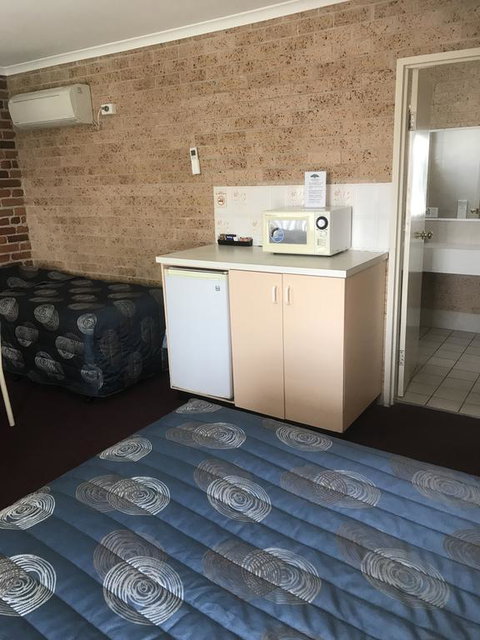 Cedar Lodge Motel - Goulburn Accommodation 3