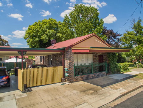 Central Armidale 2-Bedroom Apartment - Goulburn Accommodation 0