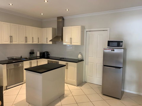 Central Armidale 2-Bedroom Apartment - Goulburn Accommodation 1