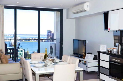 CENTRAL CBD EXEC STUNNING VIEW WIFI NETFLIX WINE - Goulburn Accommodation 1
