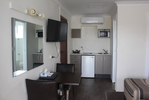 Centrepoint Motel - Goulburn Accommodation 3