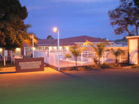 Charles Rasp Motor Inn & Cottages - Goulburn Accommodation 0